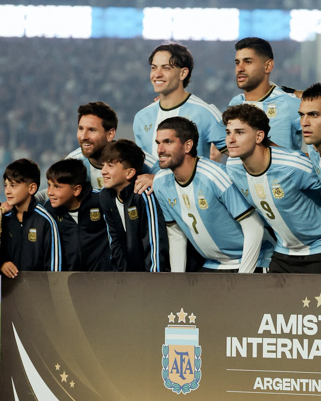 https://vms-files.vietnamnet.vn/vps_images/000001/000003/2026/10/7/messi-argentina-154.jpeg?width=0&s=OxyaWN-JkJDUkLIaQBBK1g