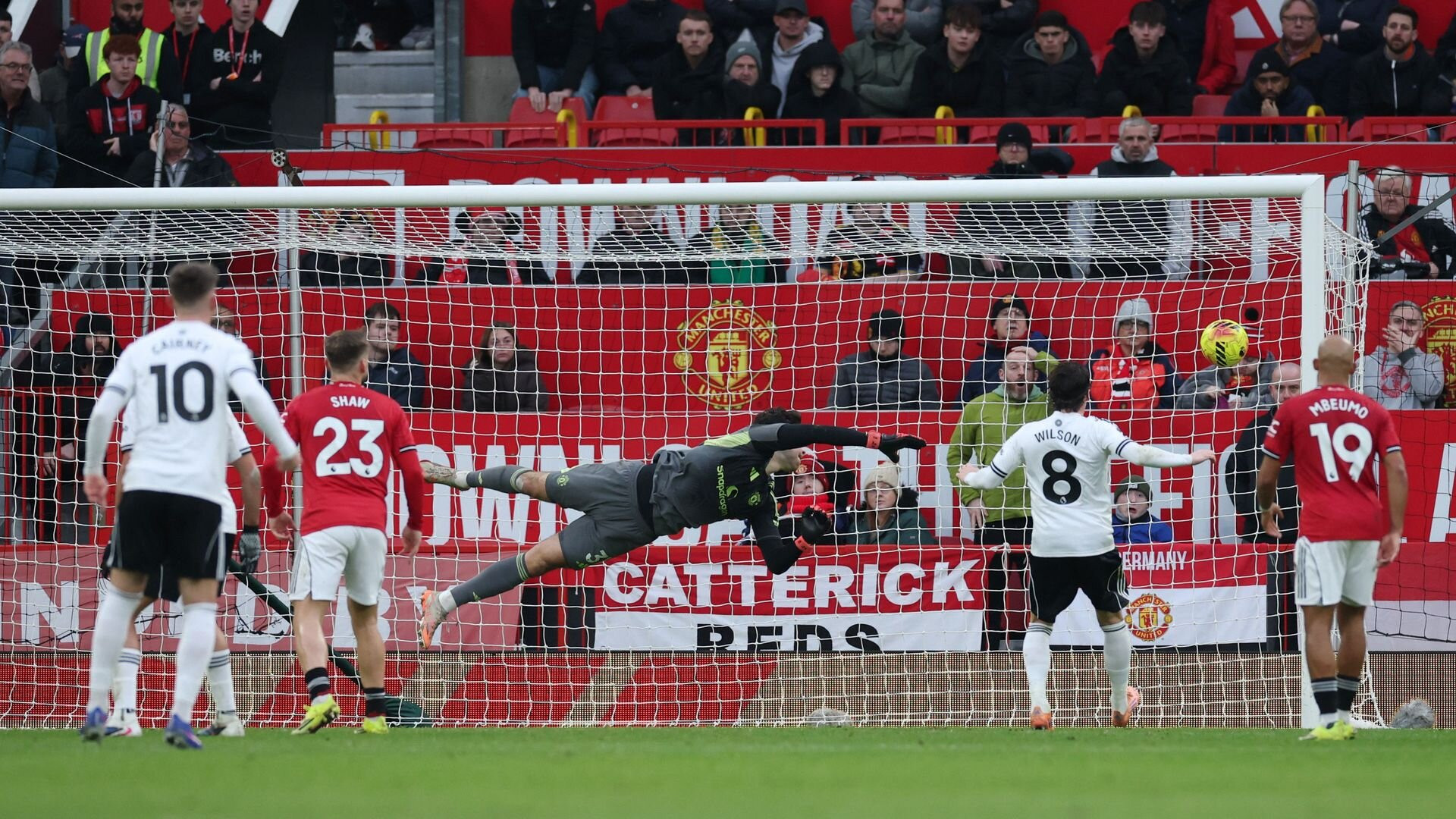 resources_premierleague_pulselive_com 2026 02 01T155416Z_1601264187_UP1EM21186E0N_RTRMADP_3_SOCCER ENGLAND MUN FUL (2).jpg