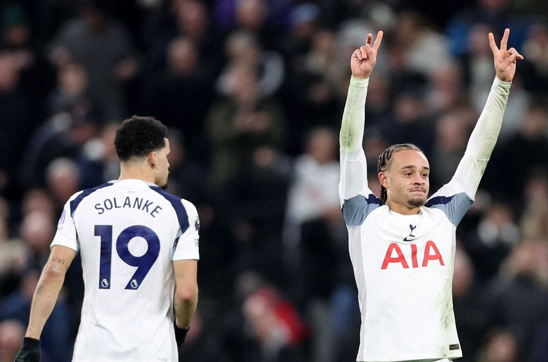 resources_premierleague_pulselive_com 2026 02 01T174413Z_1681034518_UP1EM211D9O75_RTRMADP_3_SOCCER ENGLAND TOT MCI.jpg