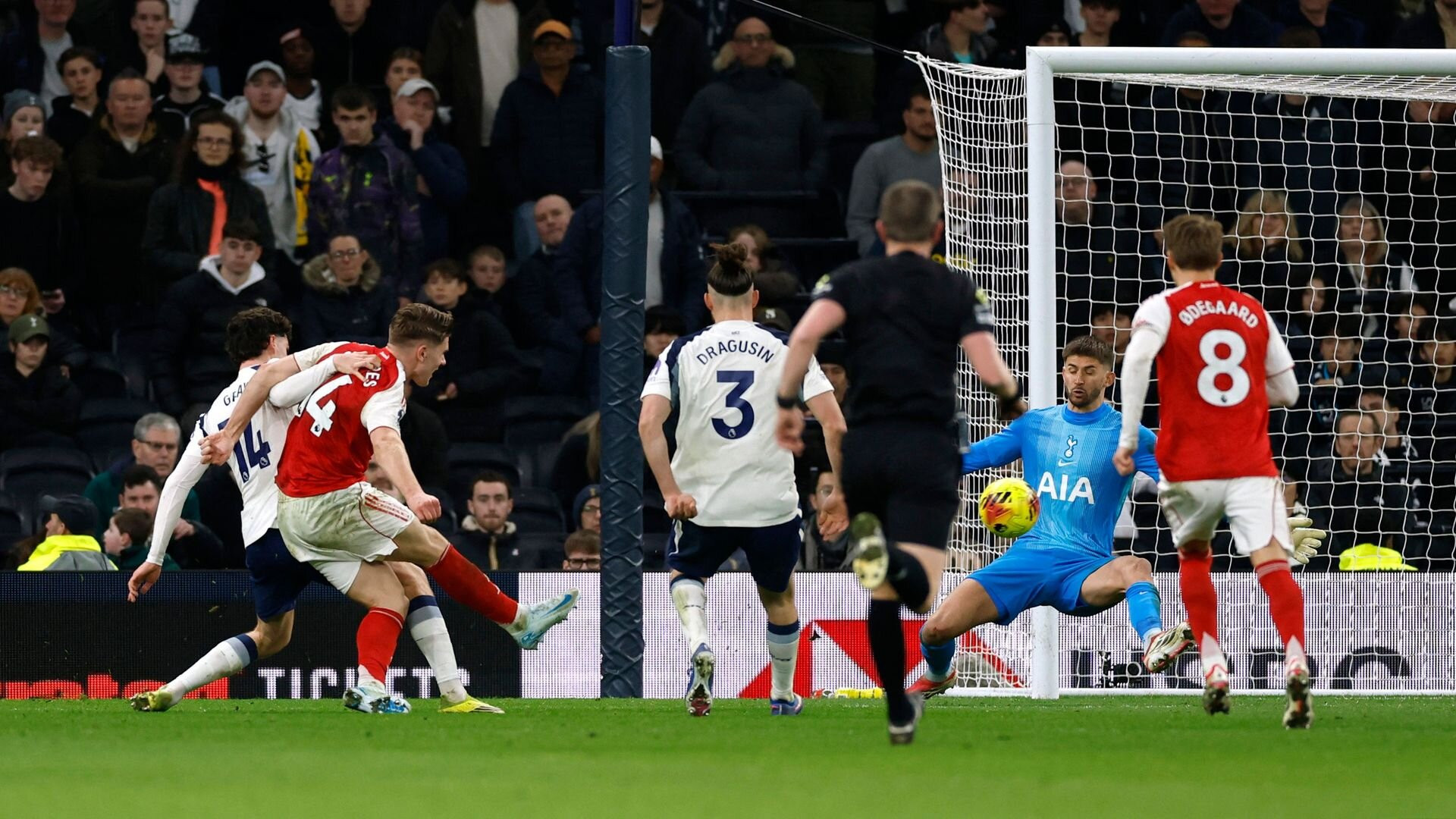 resources_premierleague_pulselive_com 2026 02 22T183515Z_149932799_UP1EM2M1FMQYB_RTRMADP_3_SOCCER ENGLAND TOT ARS.jpg