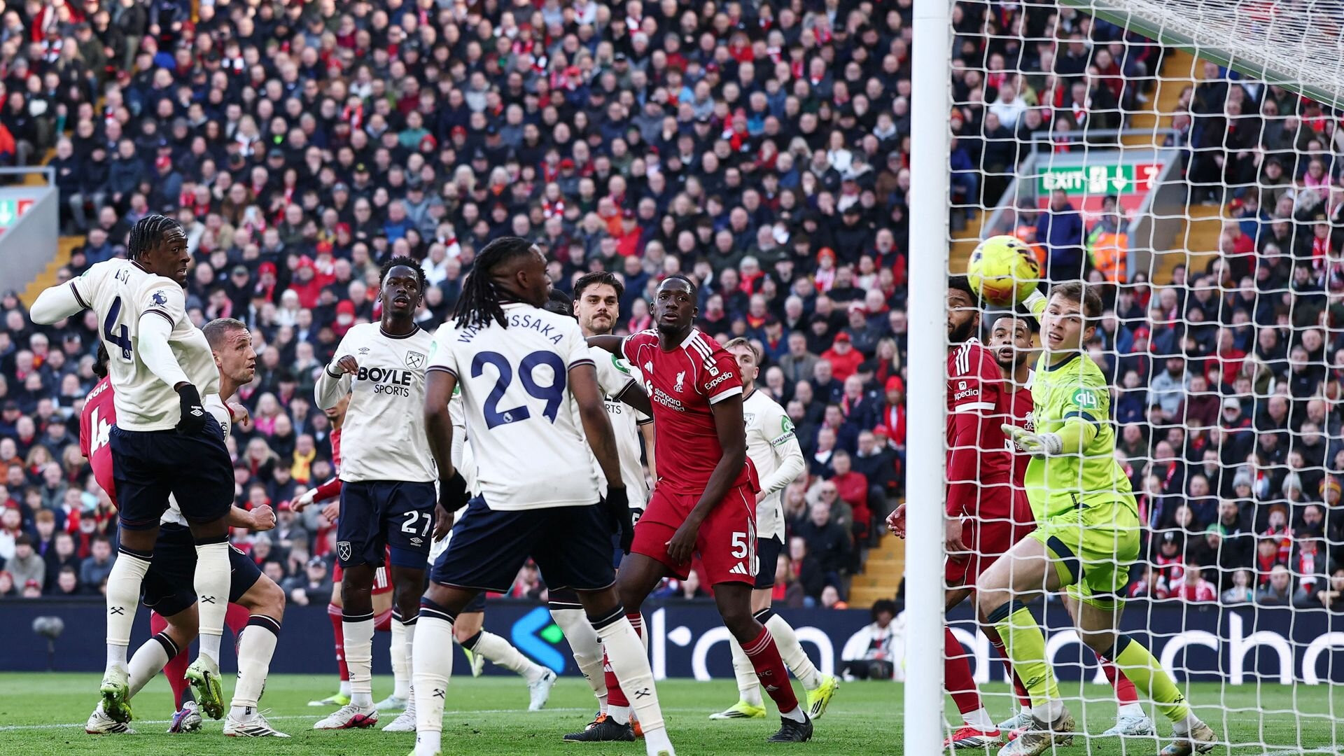 resources_premierleague_pulselive_com 2264040002.jpg