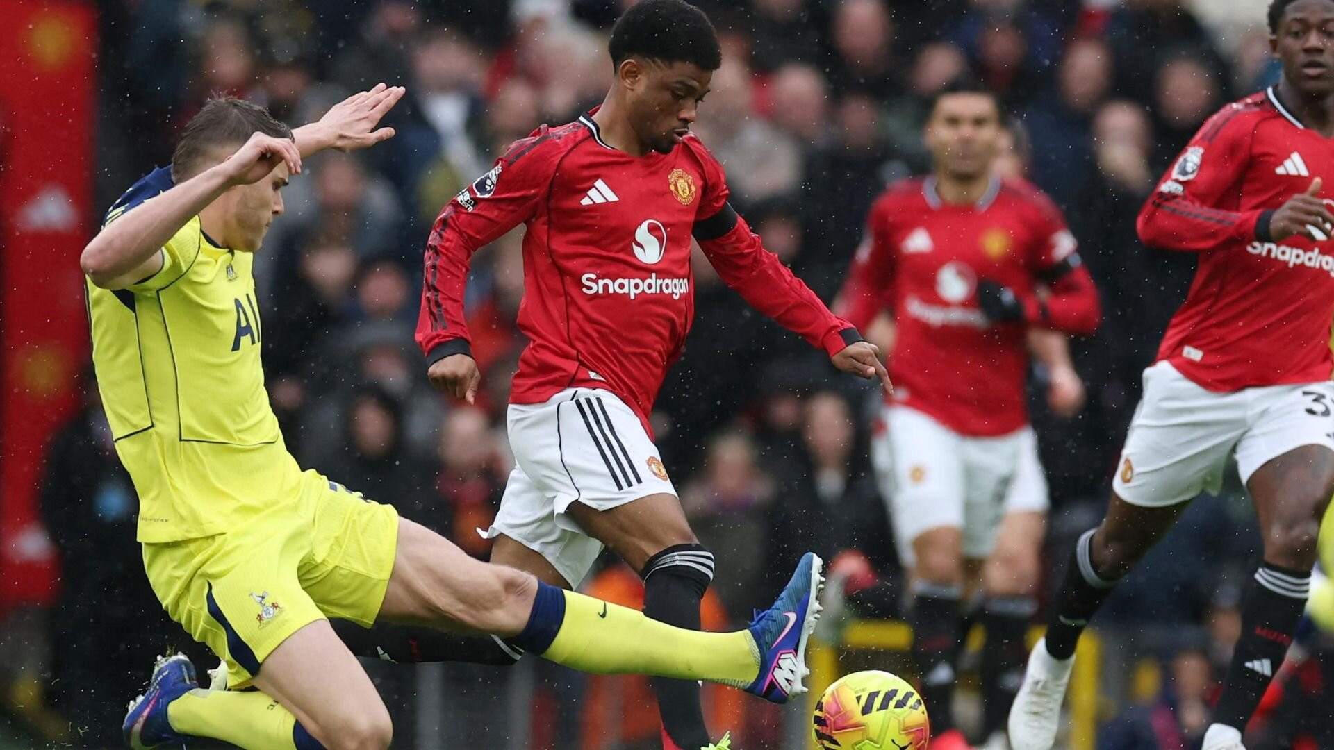 resources_premierleague_pulselive_com 2026 02 07T123453Z_1771229526_UP1EM270YY4DS_RTRMADP_3_SOCCER ENGLAND MUN TOT.jpg