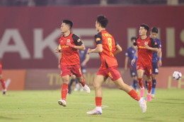 https://vms-files.vietnamnet.vn/vps_images/000001/000003/2026/3/14/ninh-binh-vs-cahn-2-1810.jpg?width=0&s=LJQHX2SrYl-OpLS6gtxTPw
