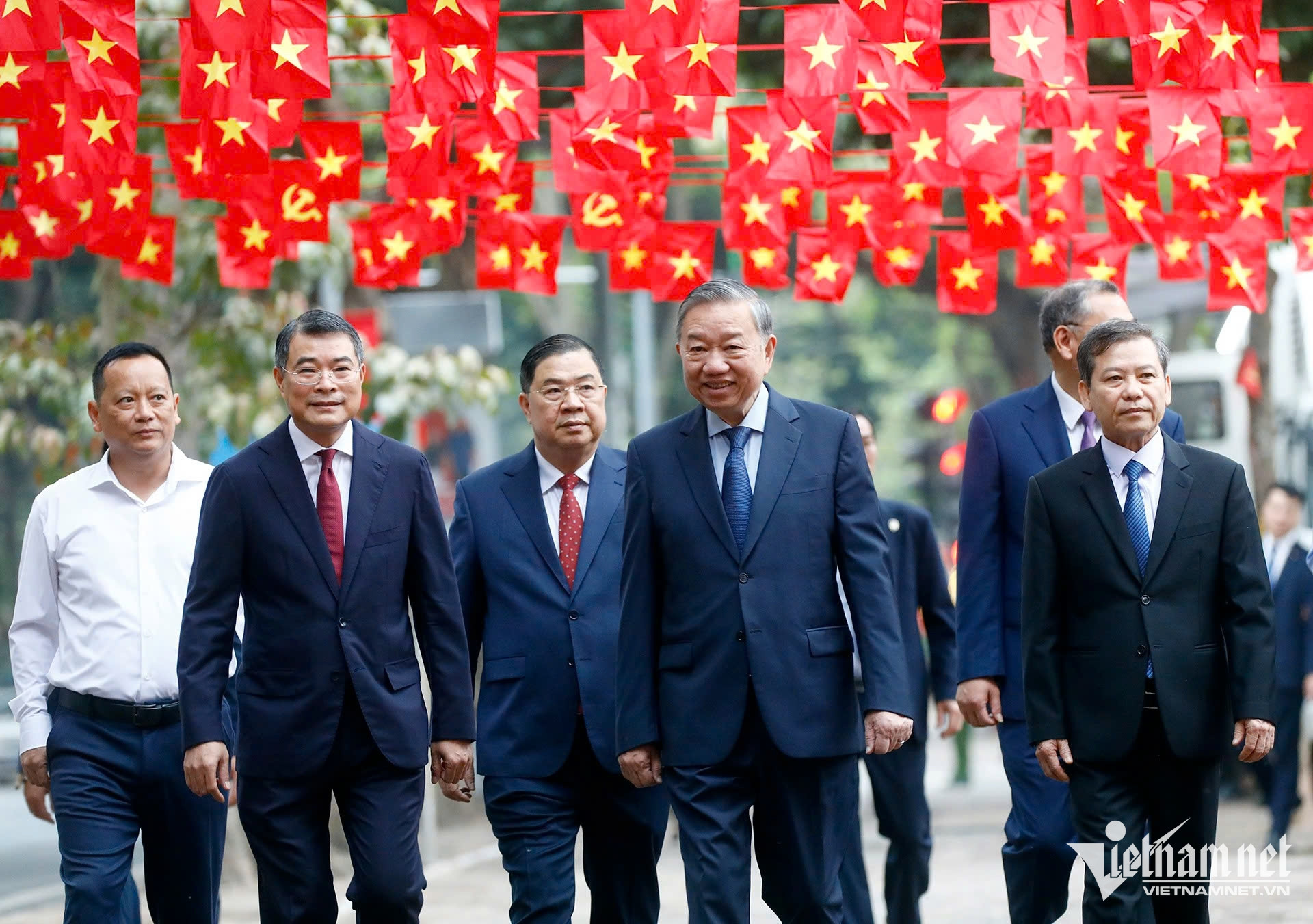 W-tong bi thu 2ok.jpg