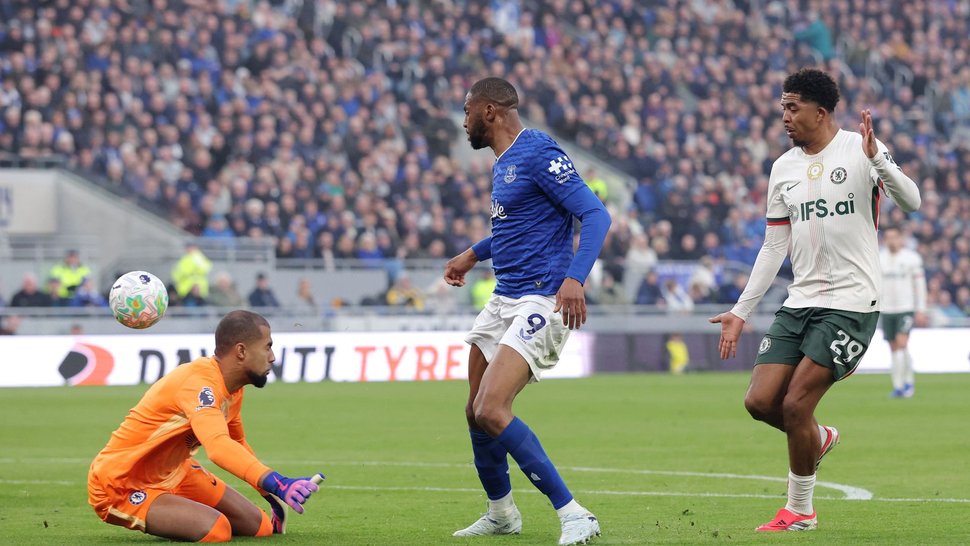 resources_premierleague_pulselive_com 2026 03 21T180728Z_1193692954_UP1EM3L1ECFCP_RTRMADP_3_SOCCER ENGLAND EVE CHE.jpg