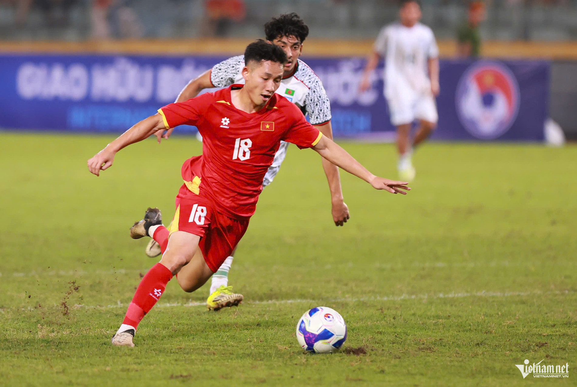 https://vms-files.vietnamnet.vn/vps_images/000001/000003/2026/3/26/tuyen-viet-nam-bangladesh-29-2523.jpg?width=0&s=T_FfE42FqodRw5jhP7picQ