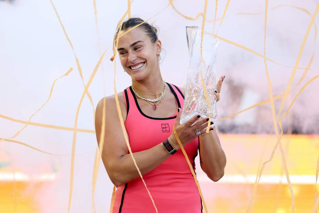 Sabalenka nghẹt thở bảo vệ chức v&ocirc; địch Miami Open