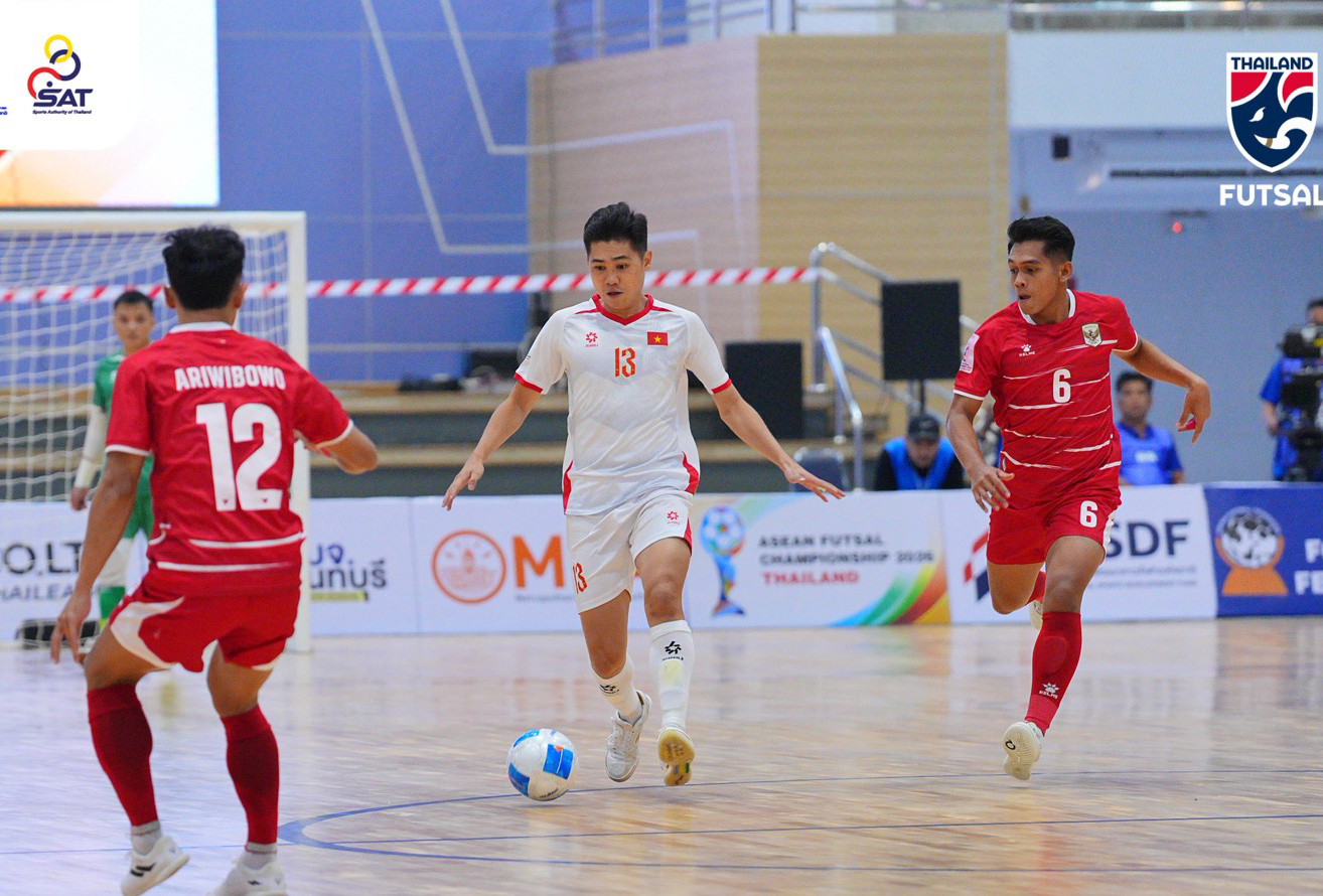 tuyen futsal viet nam indonesia 2.jpg