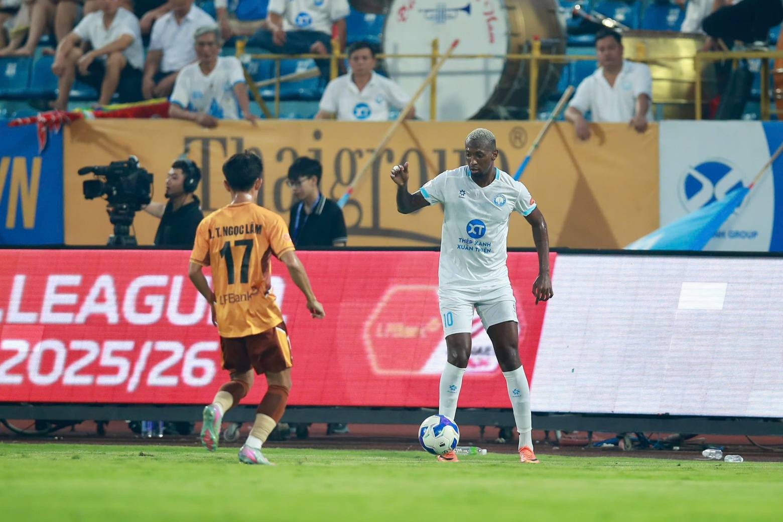 nam dinh vs hagl.jpg