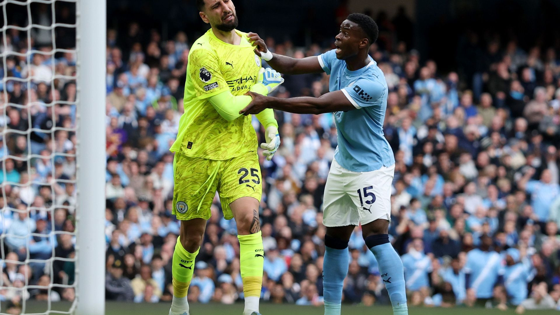 resources_premierleague_pulselive_com 2026 04 19T155030Z_227064159_UP1EM4J1805U6_RTRMADP_3_SOCCER ENGLAND MCI ARS (1).jpg