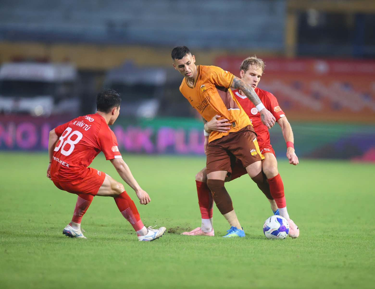 the cong vs hagl.jpg