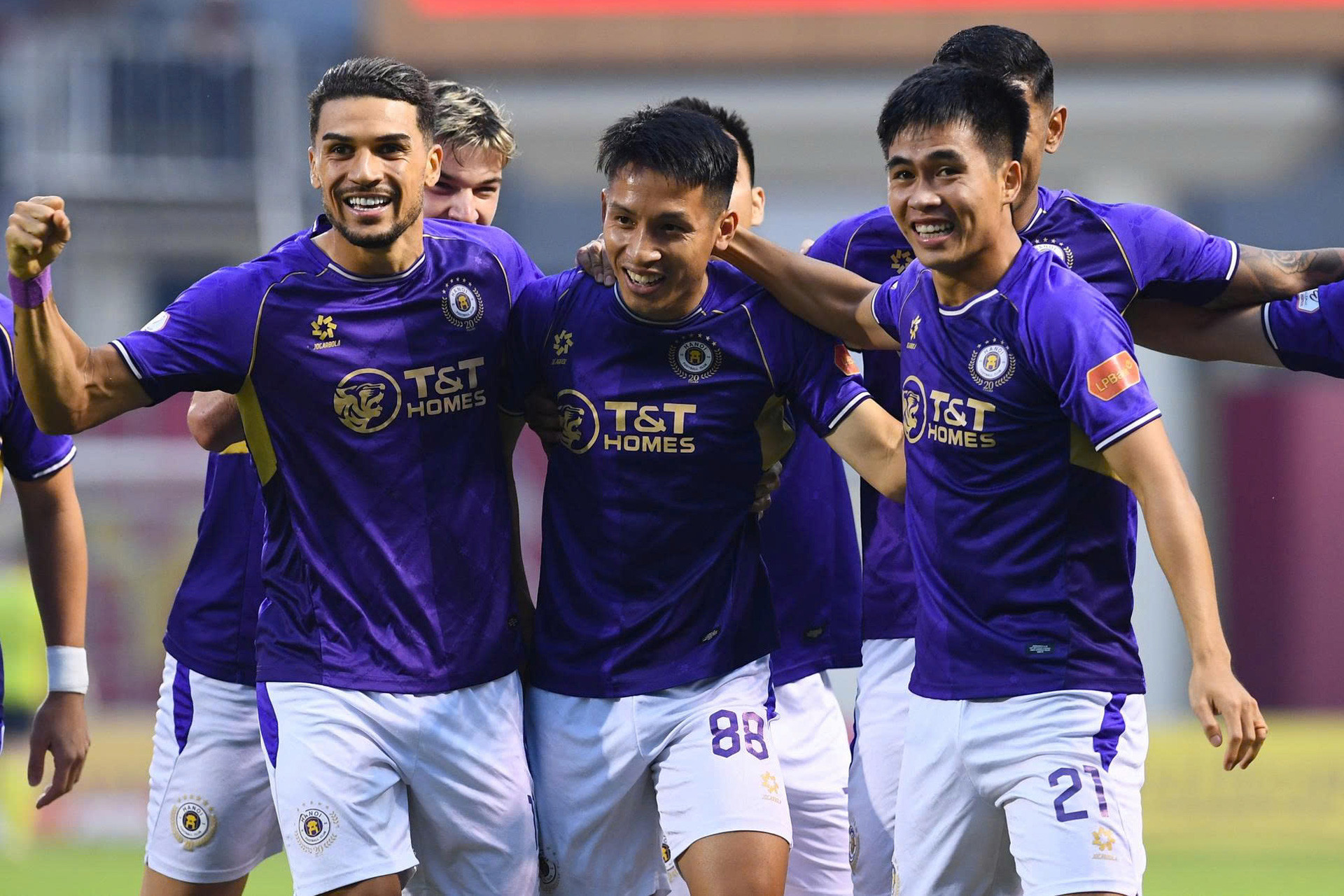 Hà Nội thắng Ninh Bình sau màn rượt đuổi siêu kịch tính Ninh Binh Ha Noi.jpg