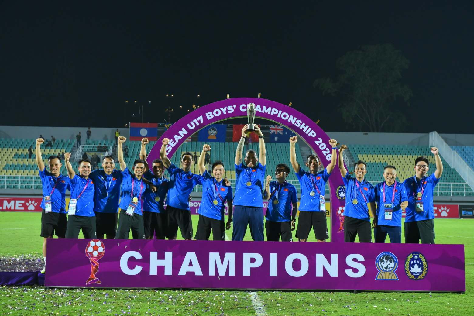 U17 Việt Nam thắng tưng bừng Malaysia, vô địch Đông Nam Á https://vms-files.vietnamnet.vn/vps_images/000001/000003/2026/4/24/u17-viet-nam-6-3740.jpg?width=0&s=VdBLpvmOfaNZpcrPCpIjRw