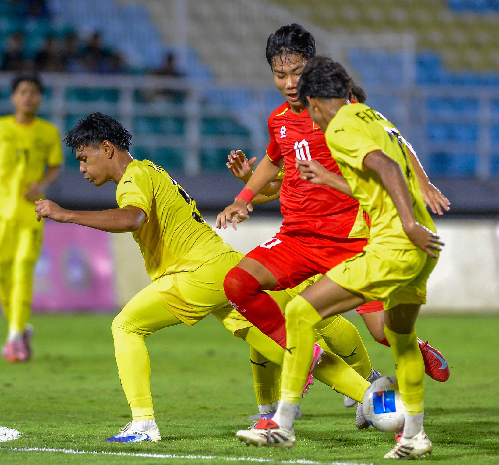 u17 viet nam malaysia 2.jpg