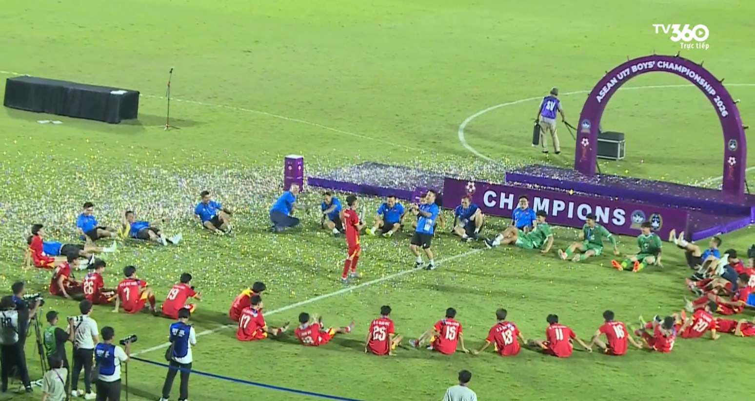 u17 viet nam vo dich 1.jpg