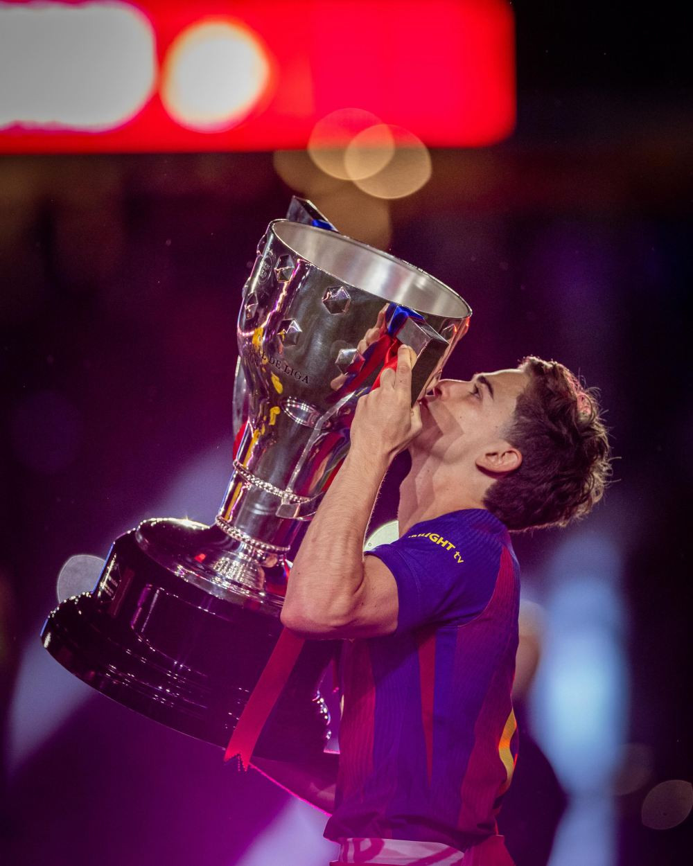 https://vms-files.vietnamnet.vn/vps_images/000001/000003/2026/5/11/barca-vo-dich-la-liga-5-436.jpg?width=0&s=ijJwfC_m2fJBBi3ak3zmHQ
