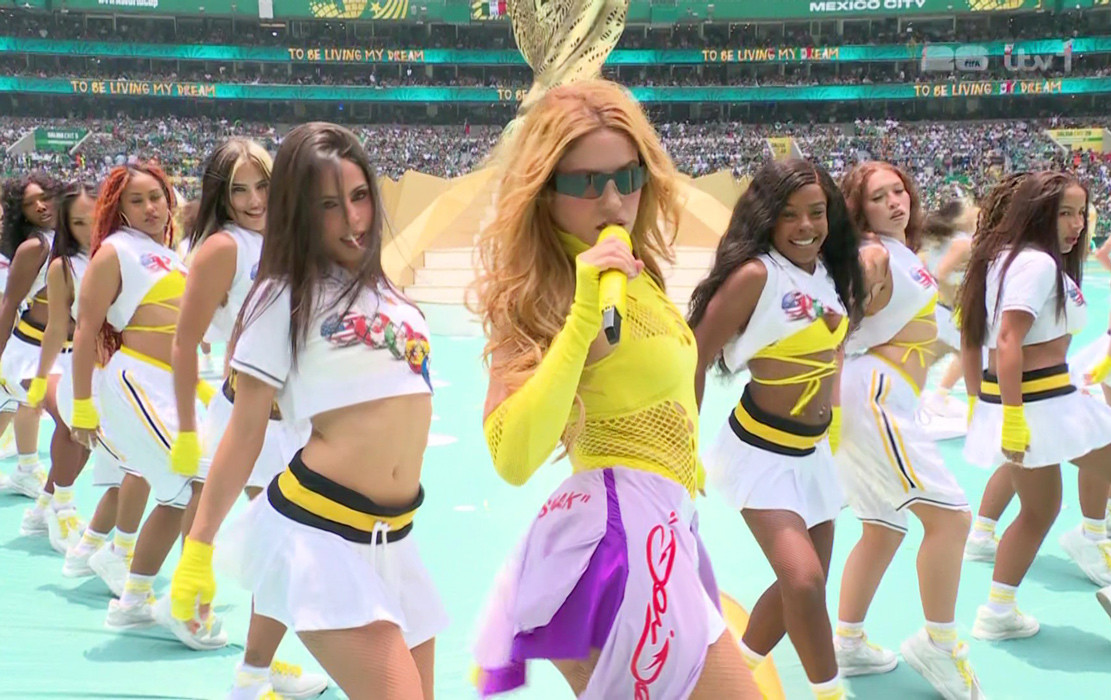 www_thesun_co_uk grab shakira world cup opening 1087650850.jpg