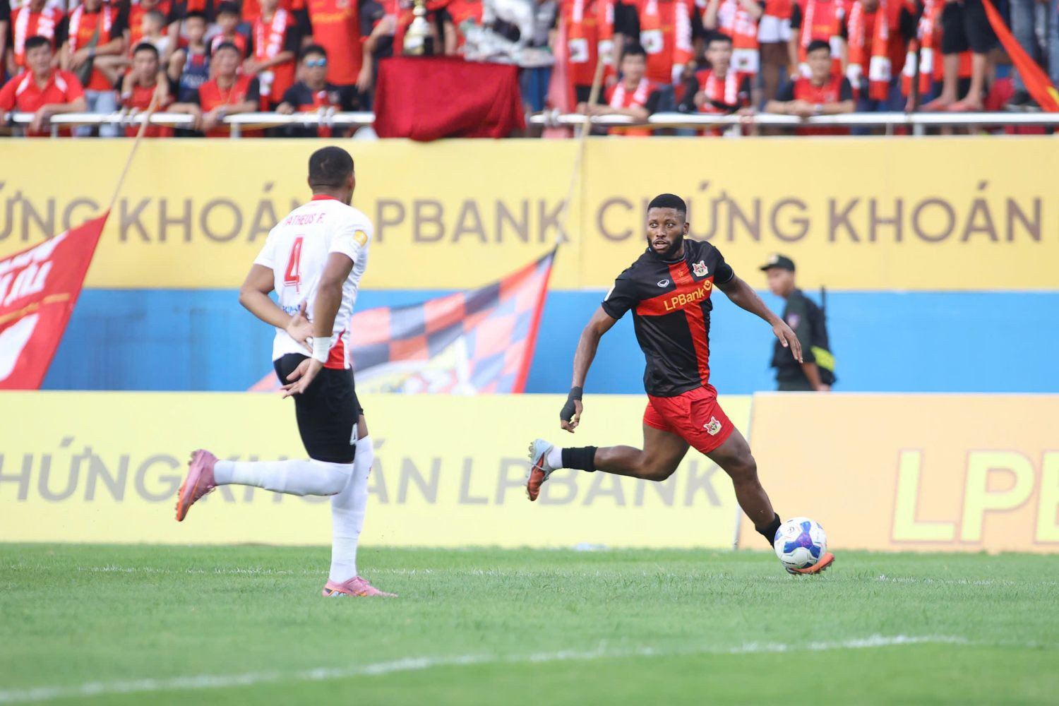 ninh binh vs ca tphcm 2.jpg