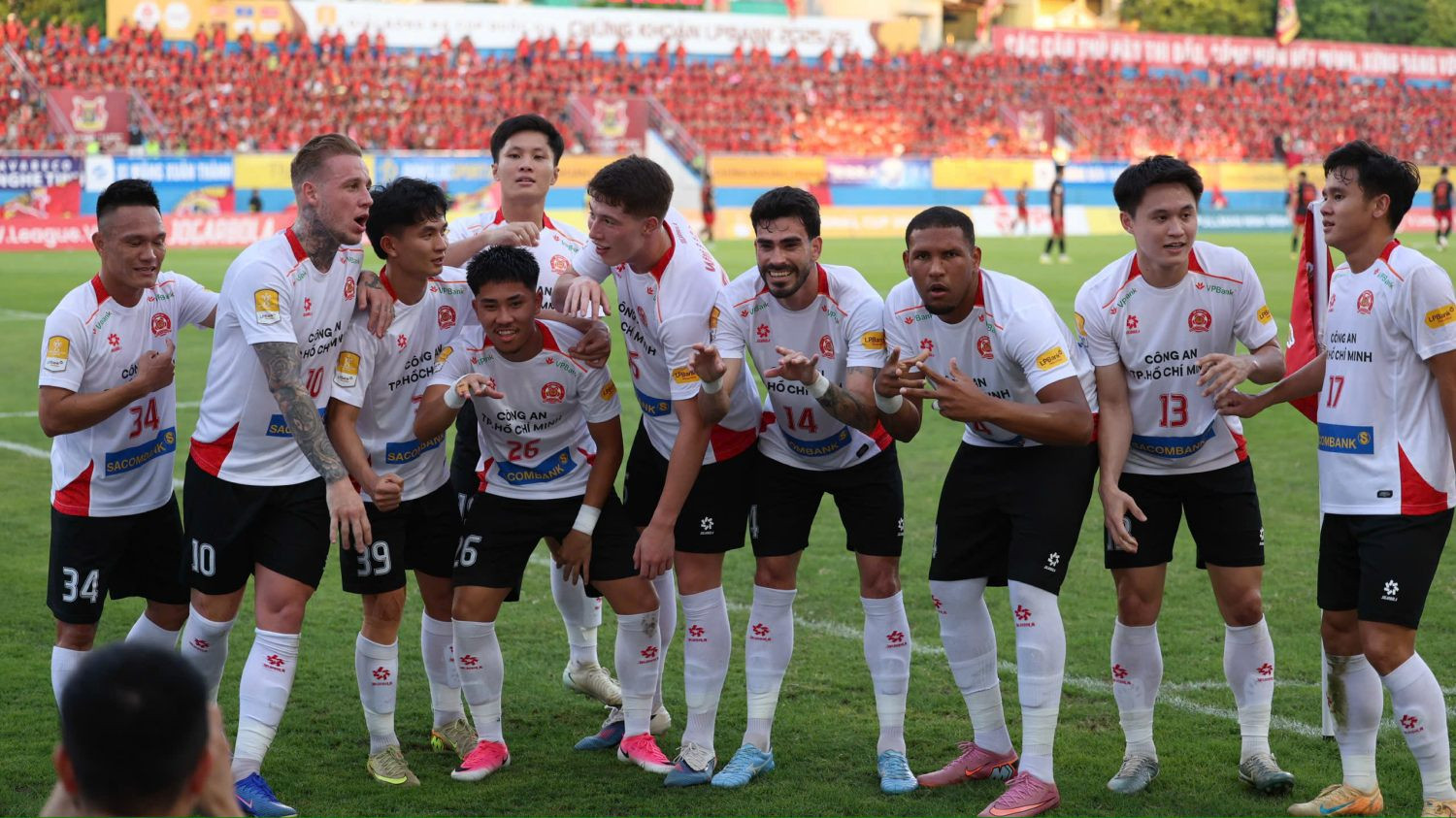 ninh binh vs ca tphcm 2.jpg