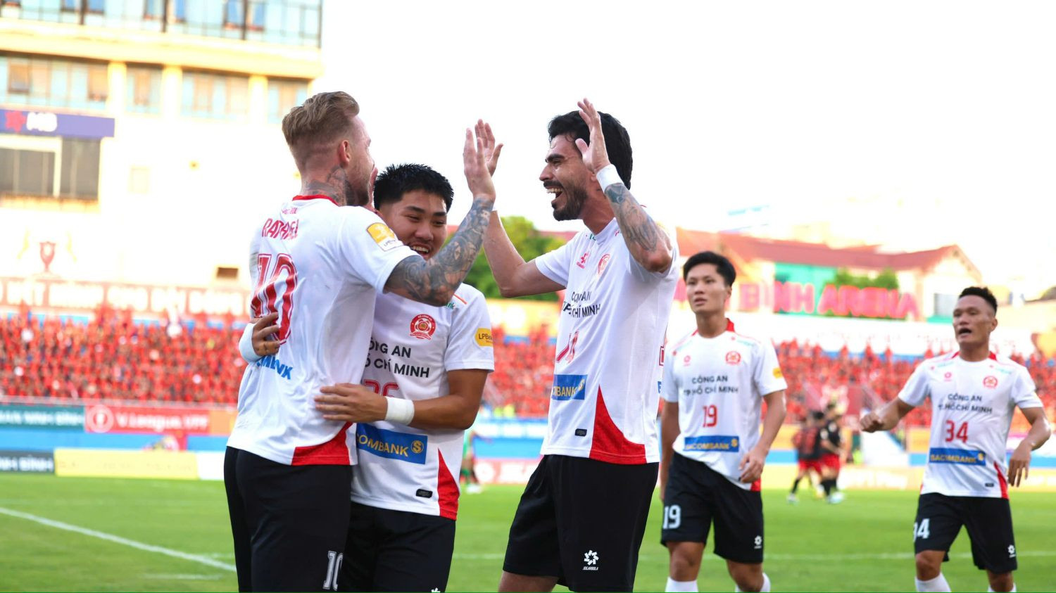 https://vms-files.vietnamnet.vn/vps_images/000001/000003/2026/6/14/ninh-binh-vs-ca-tphcm-2261.jpg?width=0&s=pj8wfG5R1ED2Zu4vWEyIbA