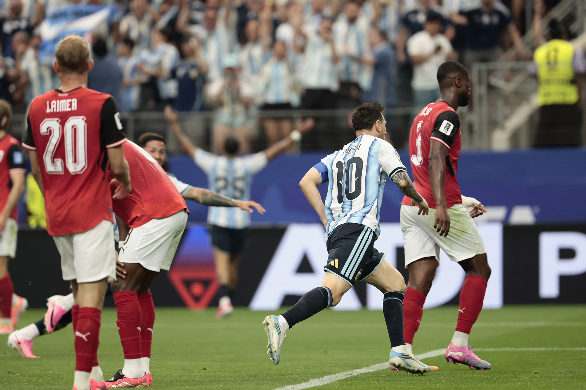 https://vms-files.vietnamnet.vn/vps_images/000001/000003/2026/6/23/messi-1-36.jpg?width=0&s=WAv5gUCMEtnrBJXo2Wv3ew