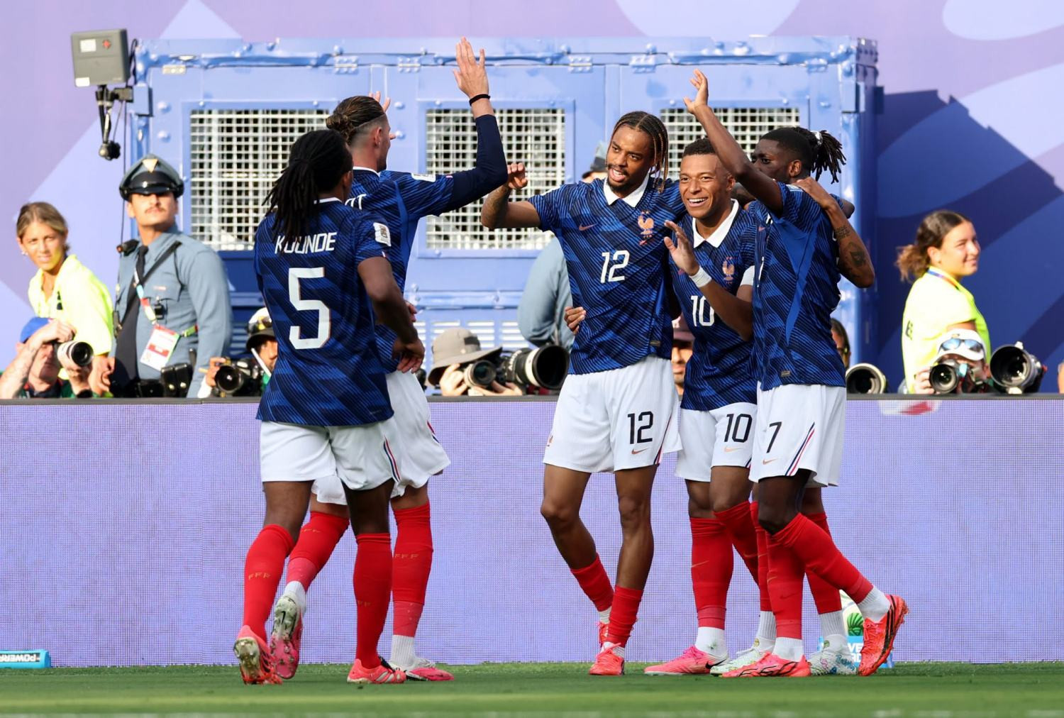 mbappe vs thuy dien 7.jpeg