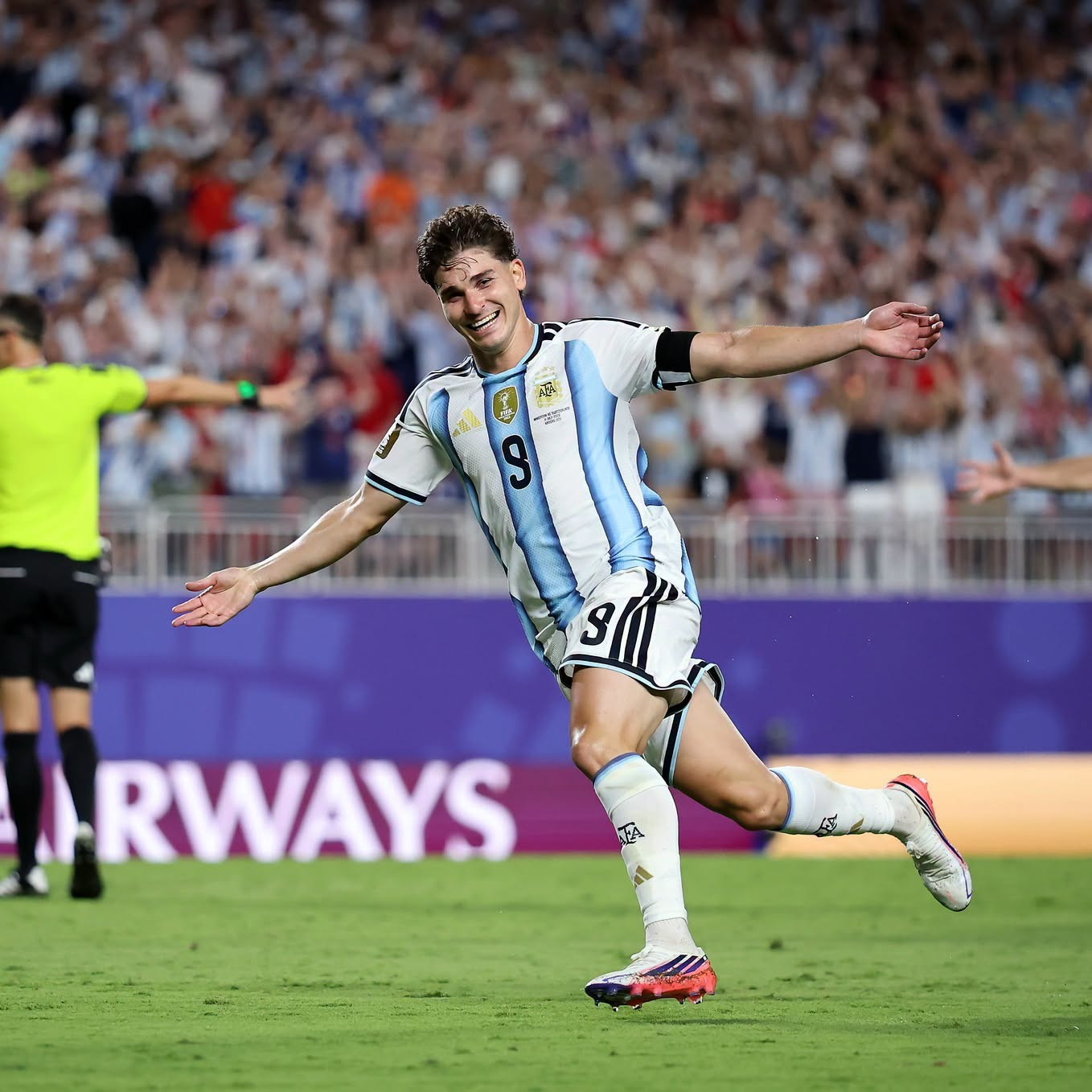 https://vms-files.vietnamnet.vn/vps_images/000001/000003/2026/7/12/argentina-vs-thuy-si-5-1565.jpeg?width=0&s=2E3g-DOHa_Xo3agQ0DNmPg
