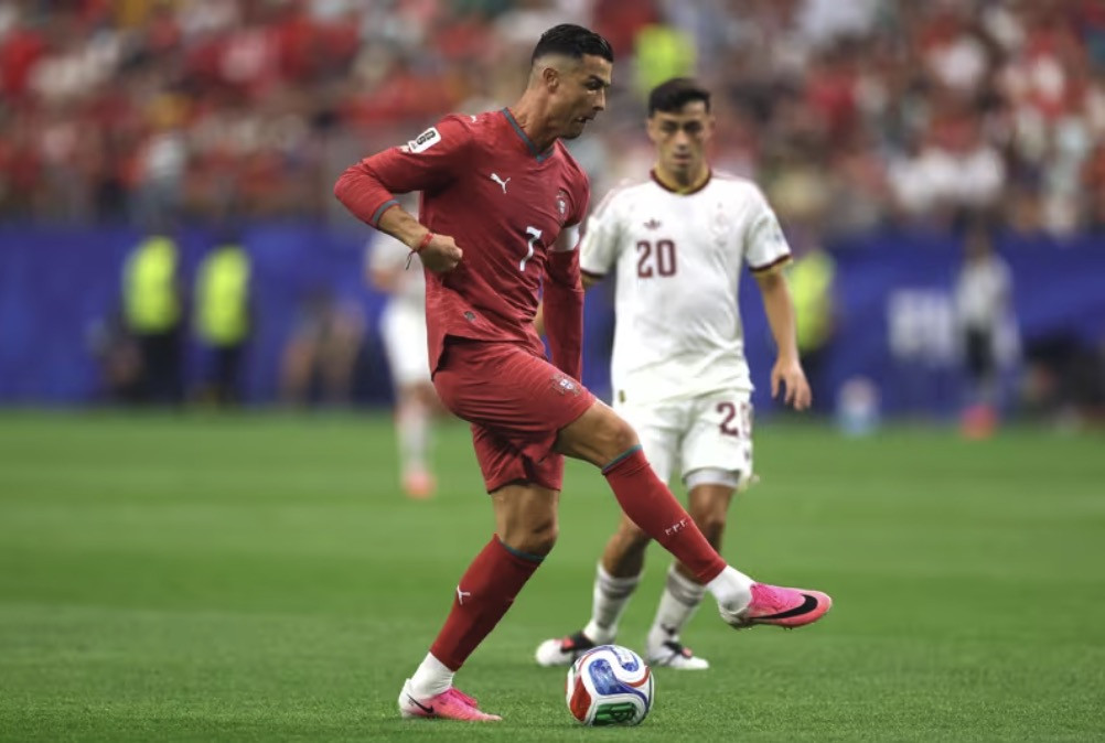 ronaldo vs tay ban nha fifa.jpg