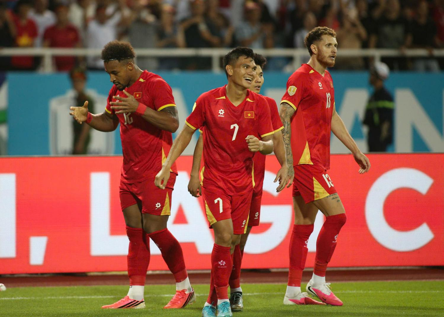 https://vms-files.vietnamnet.vn/vps_images/000001/000003/2026/8/19/xuan-son-7-3029.jpg?width=0&s=J6CtiseWR7xR3M2f194ZQQ