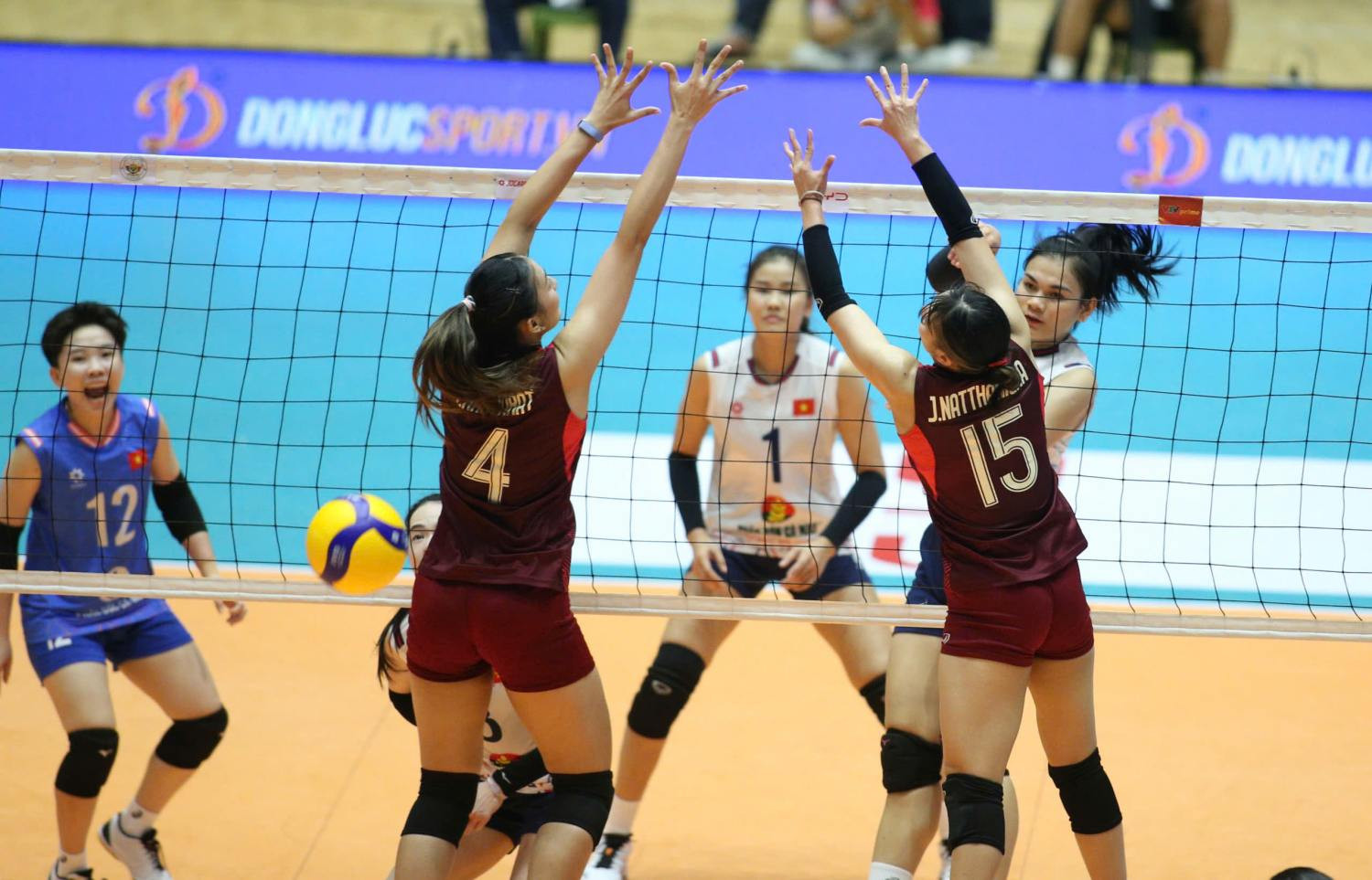 bong chuyen viet nam vs thai lan 2.jpg