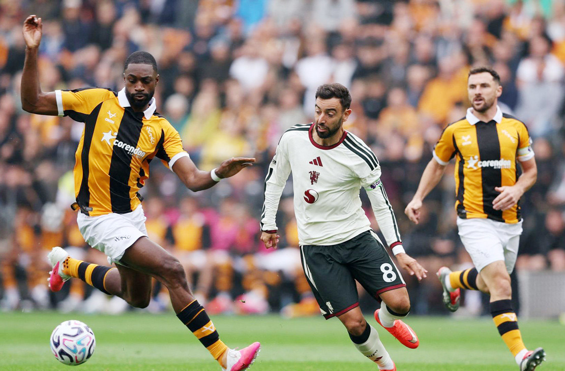 resources_premierleague_pulselive_com 2026 08 22T113526Z_575087359_UP1EM8M0W70D3_RTRMADP_3_SOCCER ENGLAND HUL MUN.jpg