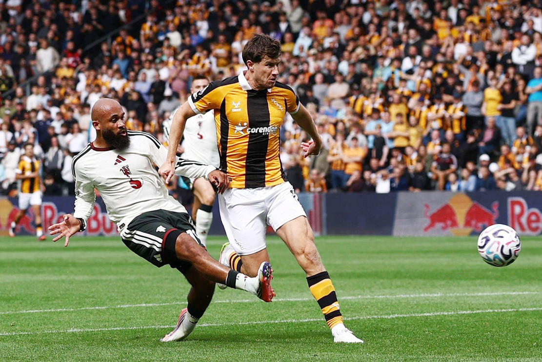 resources_premierleague_pulselive_com 2026 08 22T130849Z_1882662207_UP1EM8M10IOI7_RTRMADP_3_SOCCER ENGLAND HUL MUN.jpg