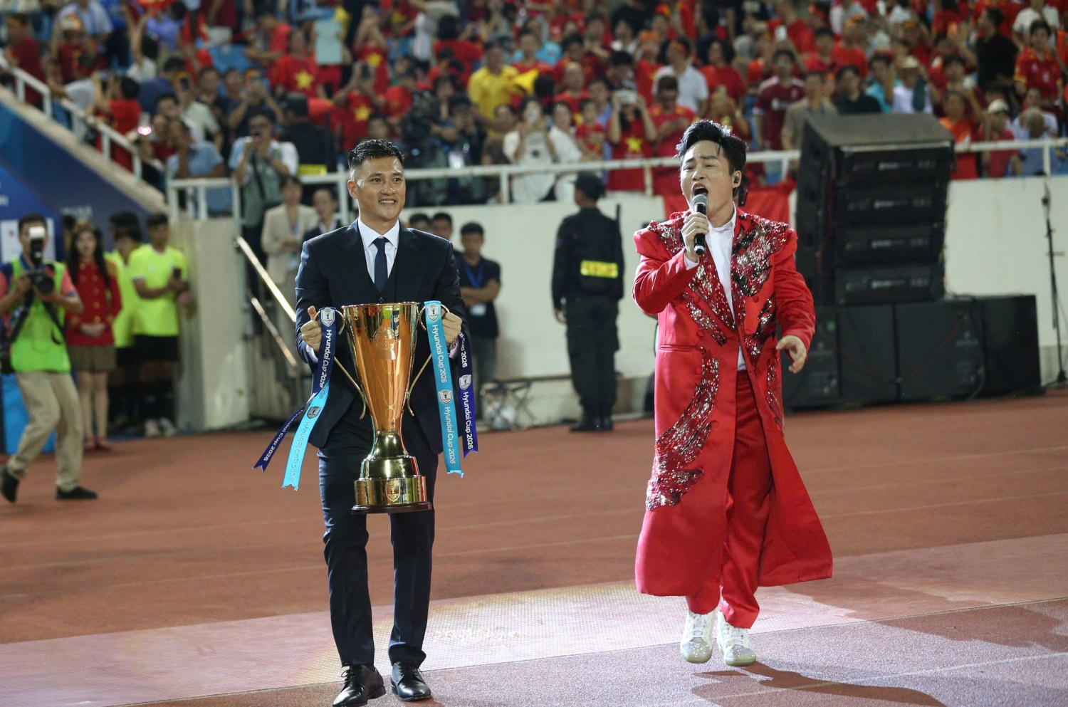 https://vms-files.vietnamnet.vn/vps_images/000001/000003/2026/8/26/cong-vinh-2793.jpg?width=0&s=1r4uLTDDeKoW4tCmF9vCDw