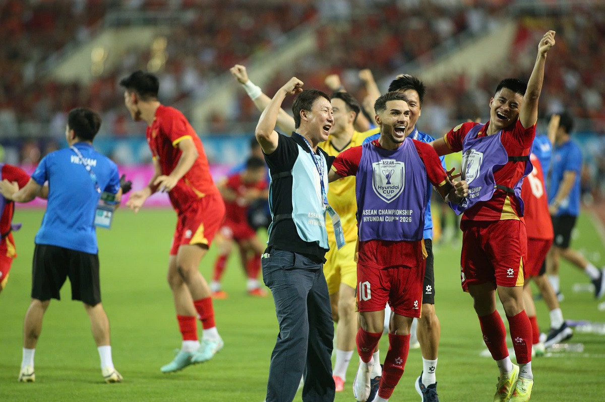 https://vms-files.vietnamnet.vn/vps_images/000001/000003/2026/8/26/hlv-kim-sang-sik-hoang-hen-1-3890.jpg?width=0&s=bkQJHnoORw8kGNyrFaxYfQ
