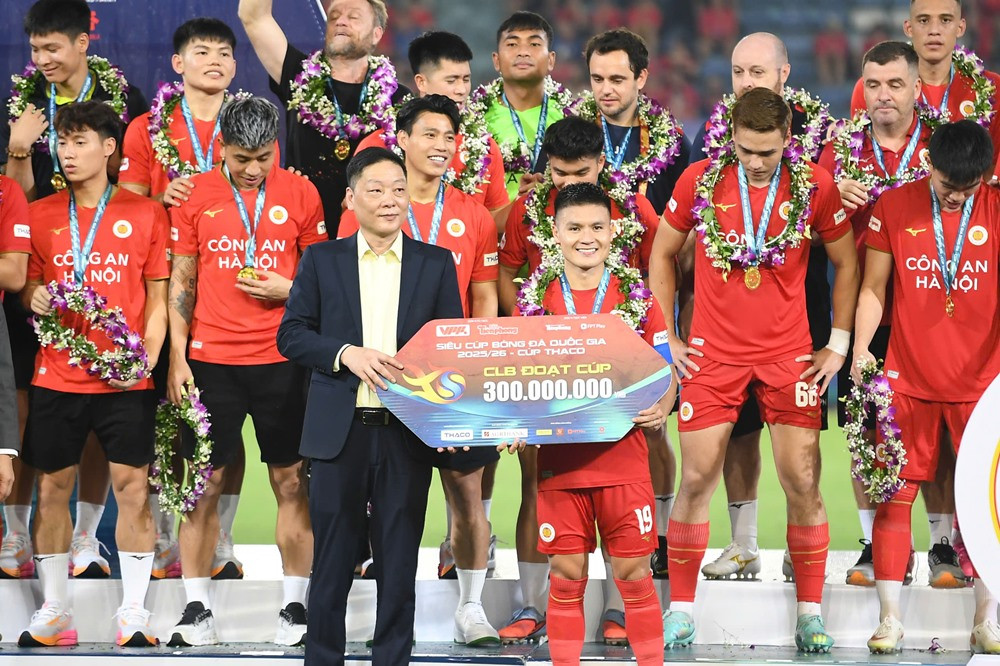 https://vms-files.vietnamnet.vn/vps_images/000001/000003/2026/8/30/cahn-vo-dich-sieu-cup-1-2050.jpg?width=0&s=gSvUeCUuS6P_e5DpmV2P8g