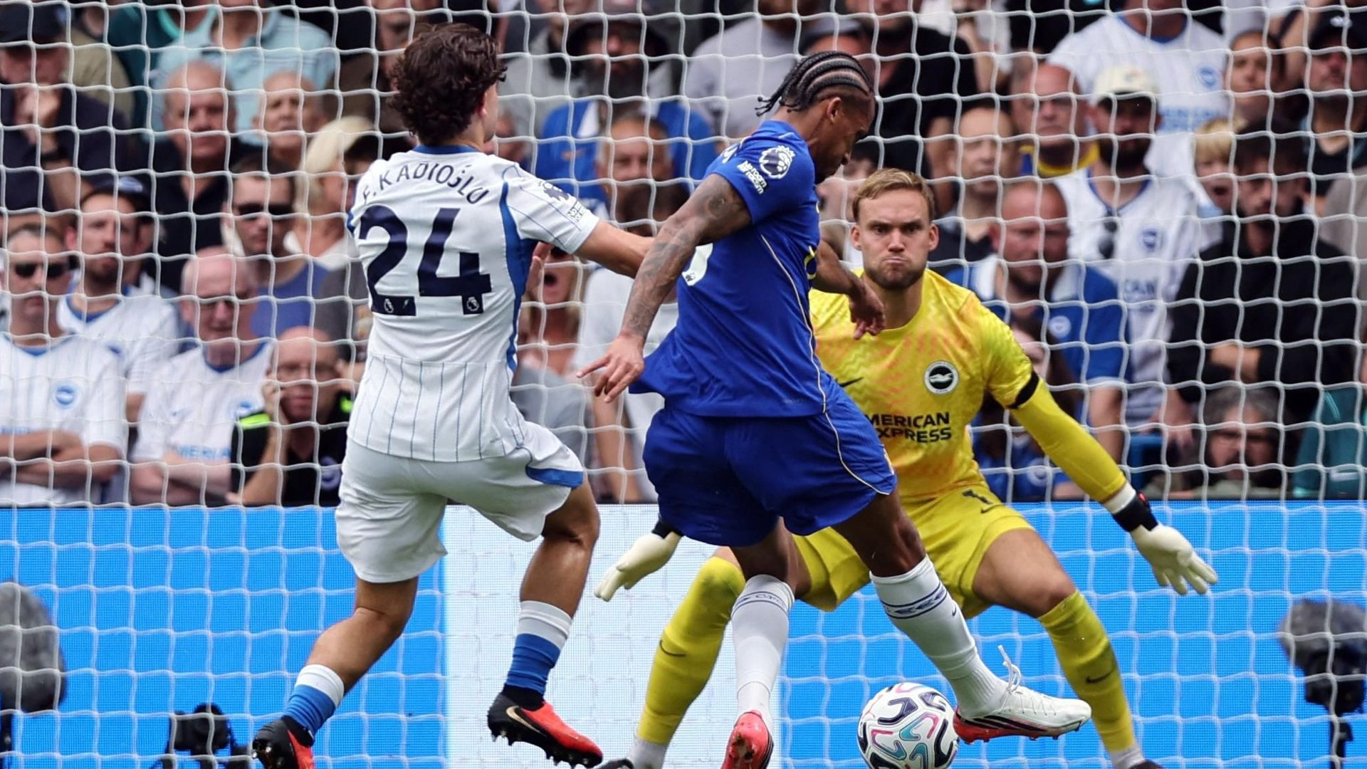 resources_premierleague_pulselive_com 2026 08 30T133558Z_67624503_UP1EM8U11RX95_RTRMADP_3_SOCCER ENGLAND CHE BHA.jpg