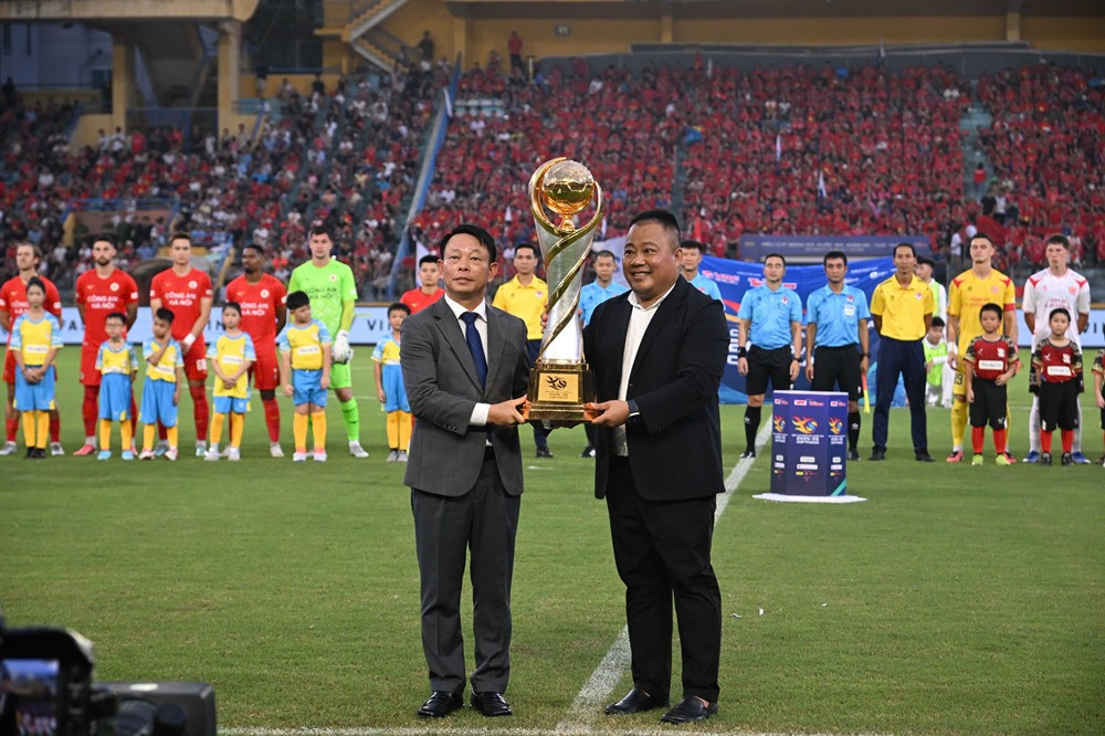 https://vms-files.vietnamnet.vn/vps_images/000001/000003/2026/8/30/sieu-cup-1416.jpg?width=0&s=DA_D7Y5sDfSP0jE_ZjheKg
