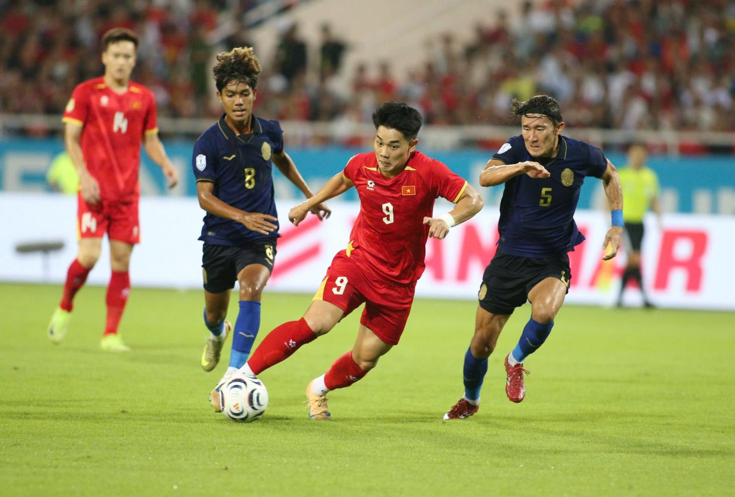 https://vms-files.vietnamnet.vn/vps_images/000001/000003/2026/8/7/dinh-bac-viet-nam-vs-campuchia-4-2669.jpg?width=0&s=I1OQEKRshYv8ppNXoEKttw