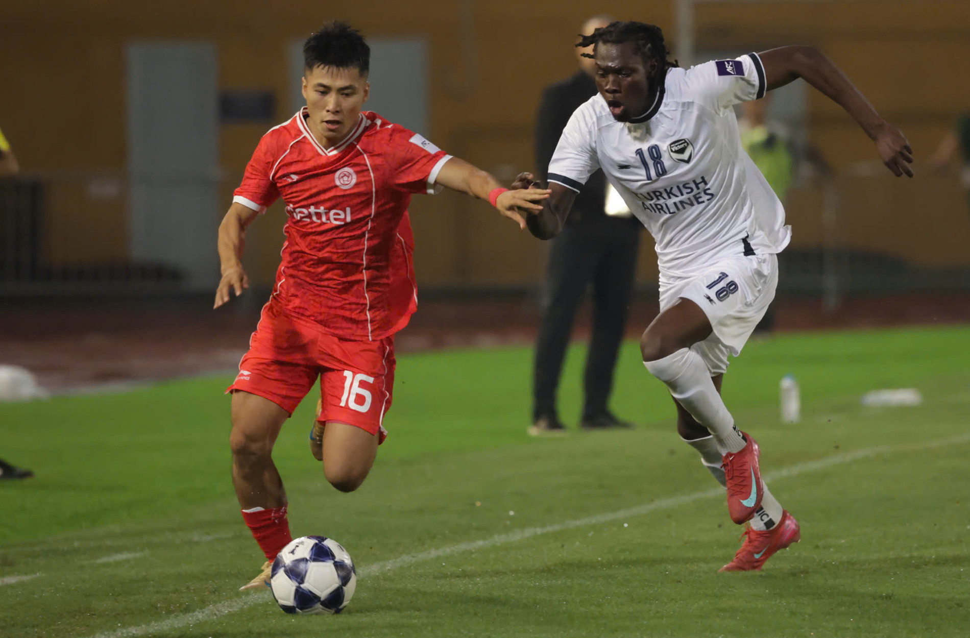 the cong viettel  Melbourne Victory 2.jpg