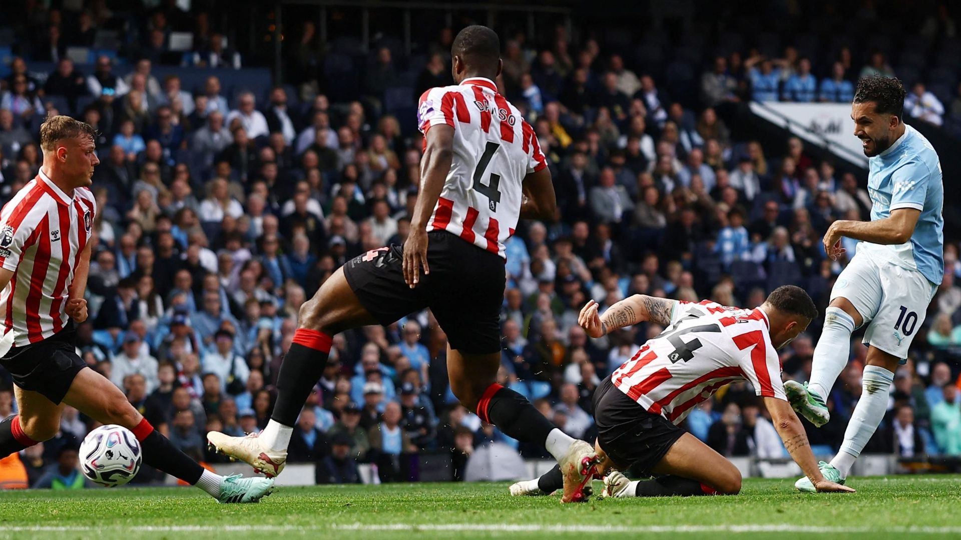 resources_premierleague_pulselive_com 2026 09 20T133220Z_1908751010_UP1EM9K11LVB7_RTRMADP_3_SOCCER ENGLAND MCI SUN (3).jpg