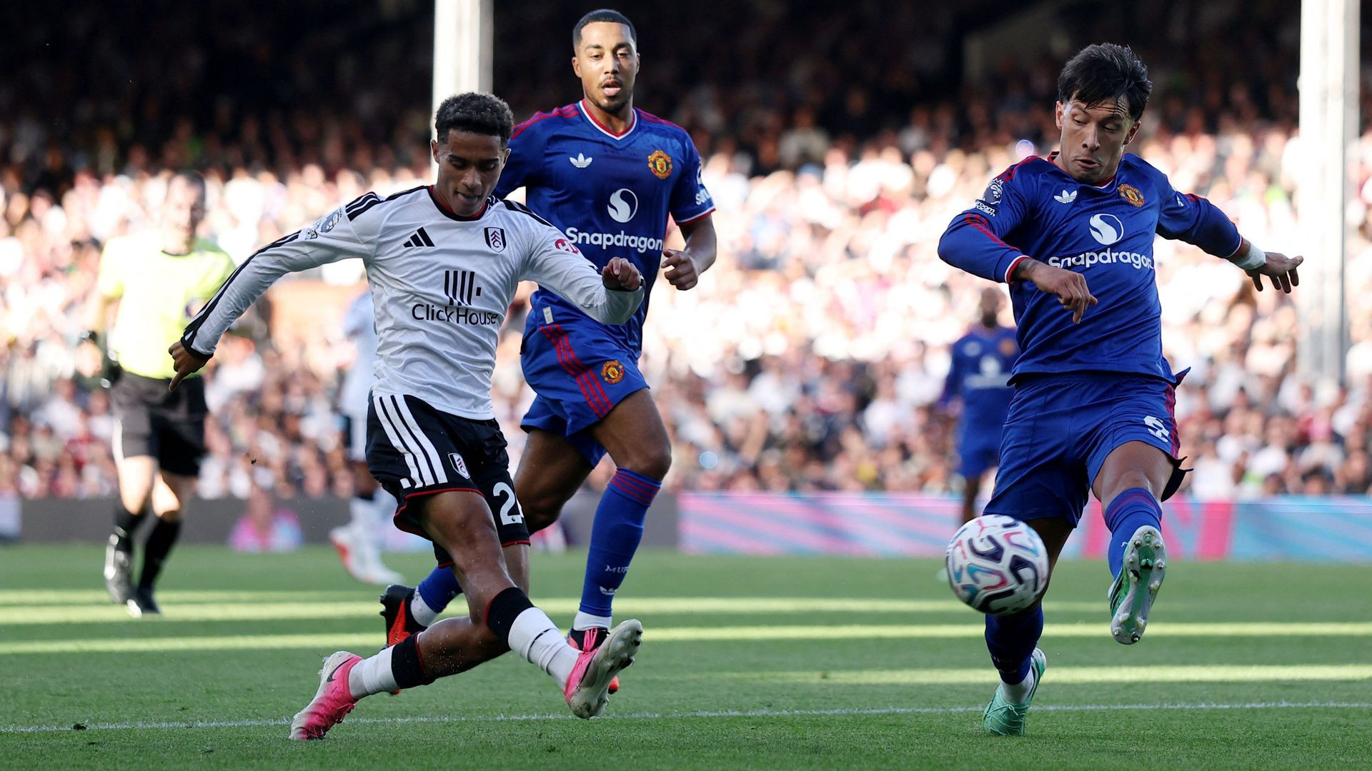 resources_premierleague_pulselive_com 2026 09 20T155235Z_523261665_UP1EM9K183LK2_RTRMADP_3_SOCCER ENGLAND FUL MUN (1).jpg
