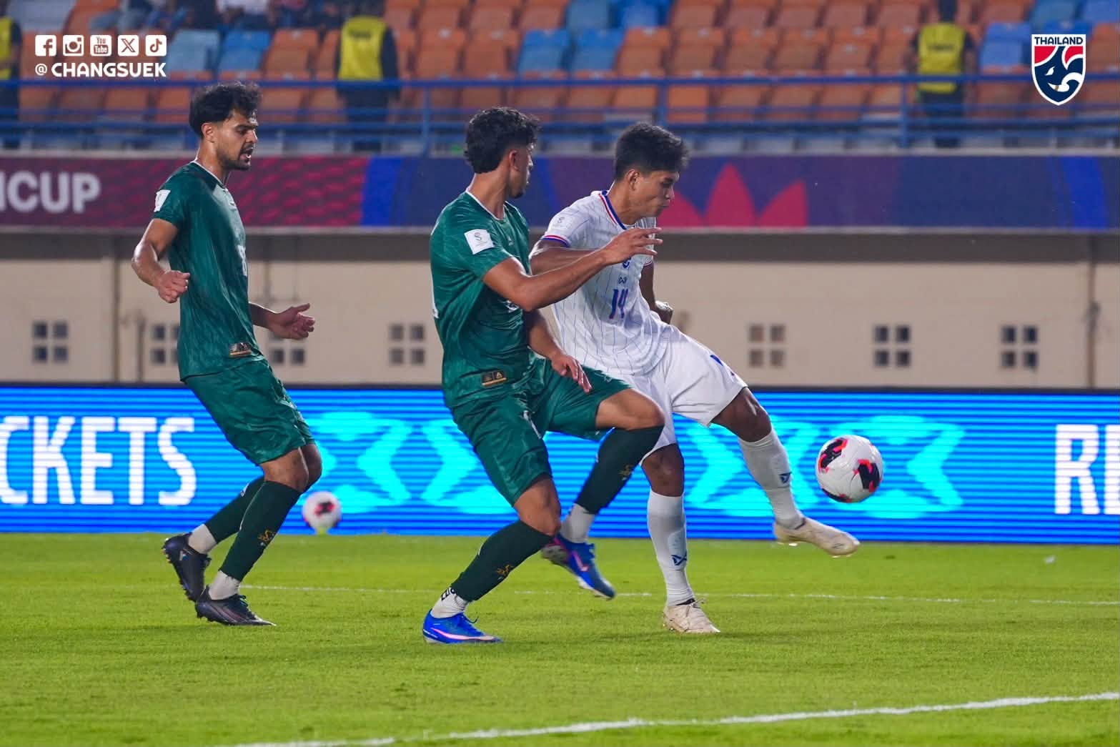 thai lan vs pakistan 1.jpg
