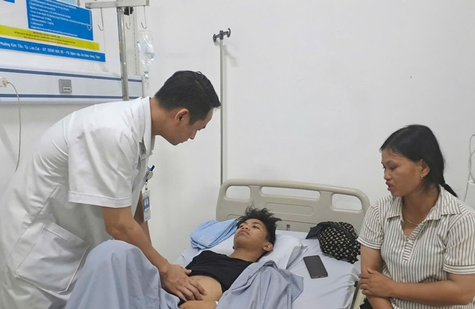 Bản tin sáng 10/10: 40 sinh viên nhập viện sau bữa tối tại căng tin trường