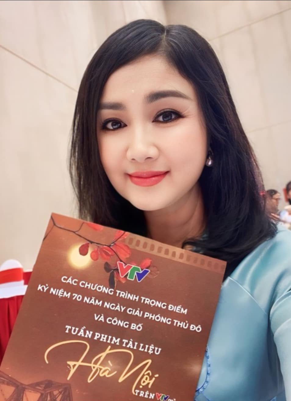 Mơ Thấy Mình Mặc Quần Rách: Giải Mã Giấc Mơ và Những Điềm Báo Tích Cực