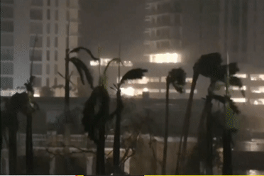 Bão Milton càn quét Florida, hơn 3 triệu người vật lộn với mất điện giữa lũ lụt