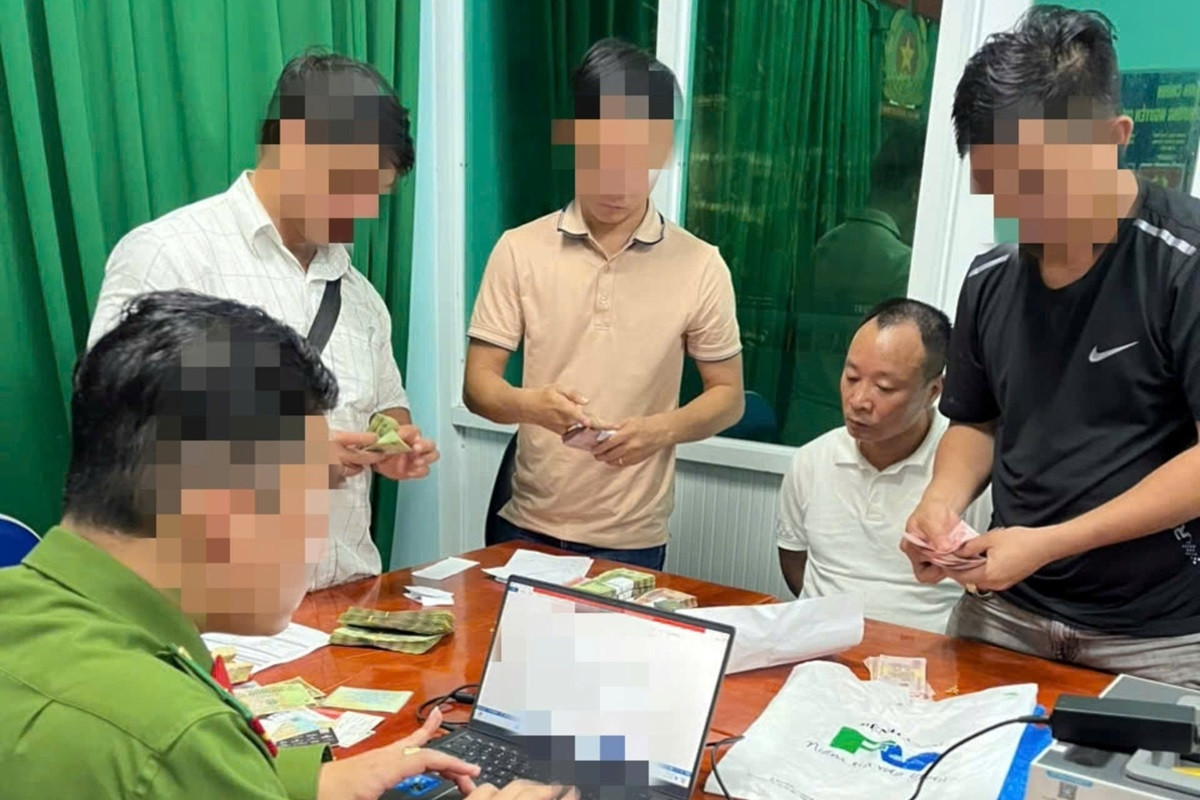 Bắt kẻ tự xưng đại tá công an lừa chạy án cho vợ chồng Tú “ác” ở Bình Thuận