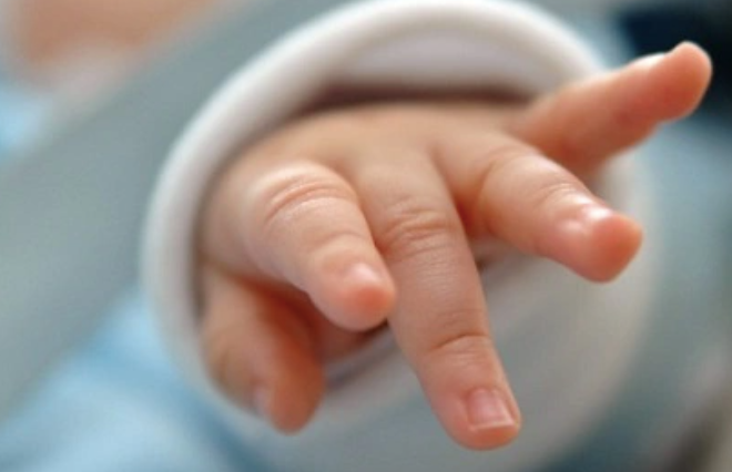 Bé gái chào đời với cân nặng 5kg