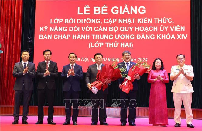 Cán bộ quy hoạch Ủy viên Trung ương Đảng cần gương mẫu, không ngại khó khăn