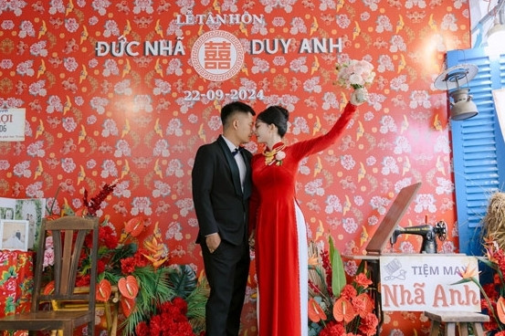 Chú rể Sóc Trăng 'đạo diễn' đám cưới phong cách lạ, cô dâu kém 12 tuổi sửng sốt