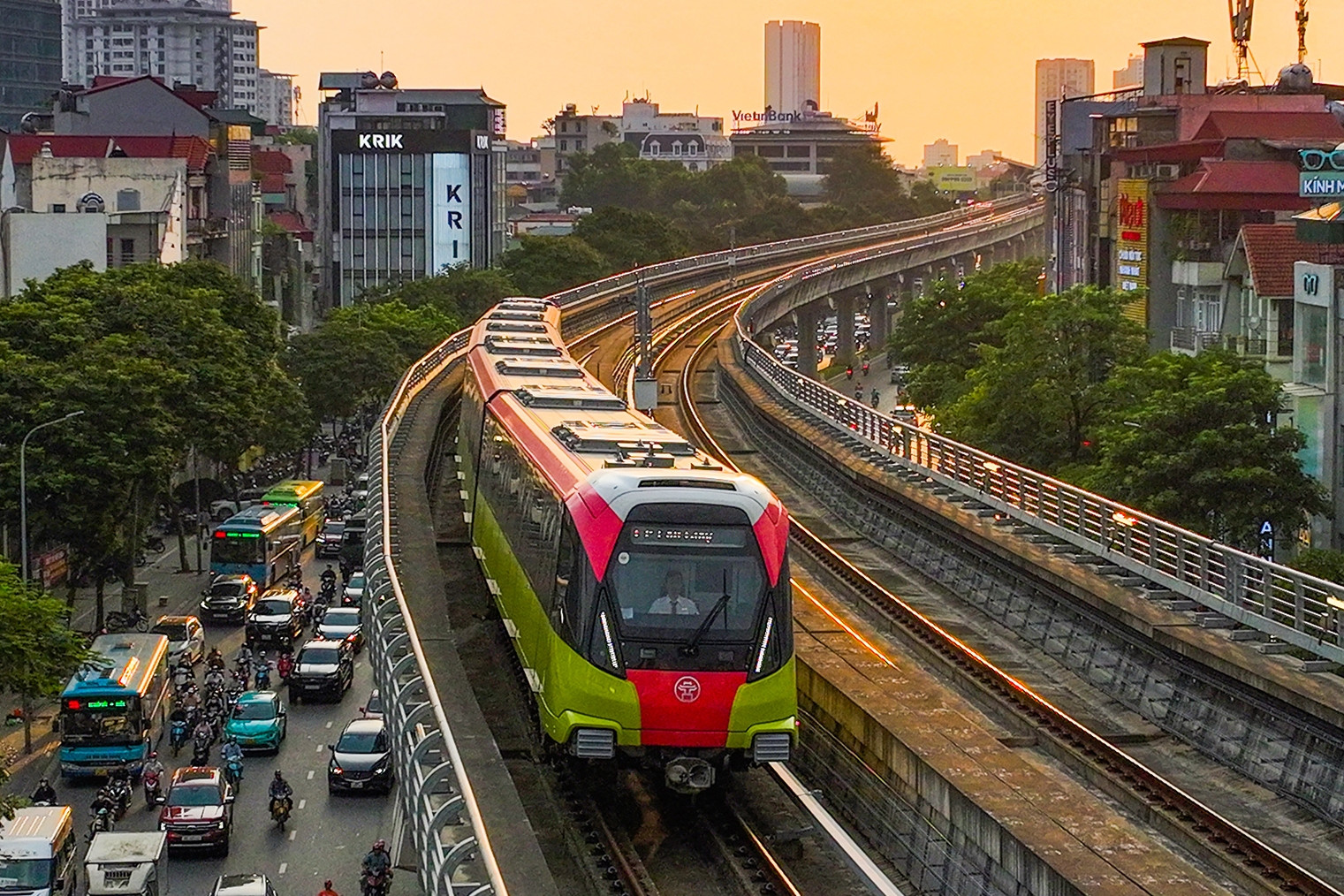Đến năm 2030: Lựa chọn nào cho vận tải hành khách công cộng ở Hà Nội?